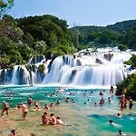 Vila Vodice Апартаменты