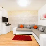 Vila Vodice Апартаменты *