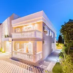 Vila Vodice Апартаменты *