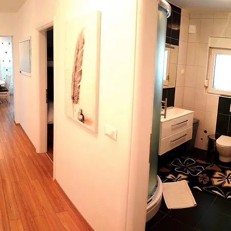 Vila Vodice דירה *